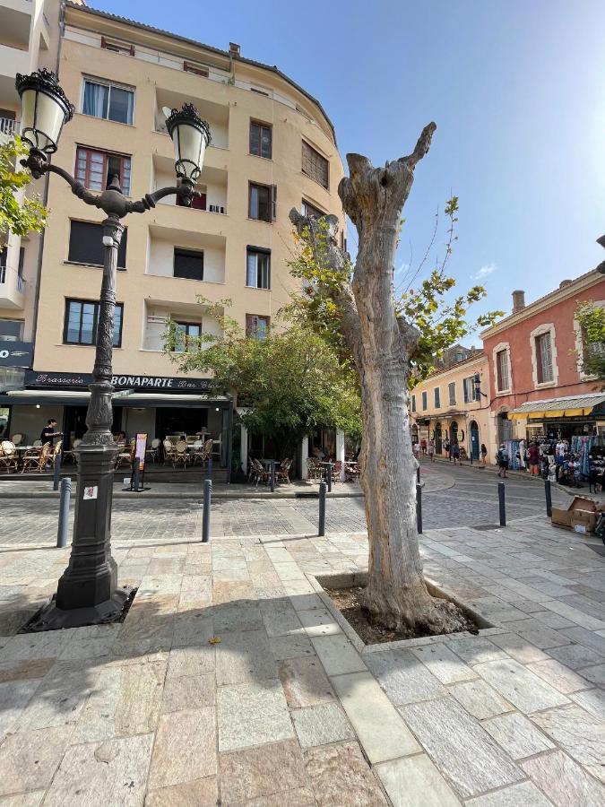 Calvi T2 Climatise, Wifi, Centre-Ville, A Proximite Plage, Commerces, Taxi & Gare, Vue Plage & Montagne المظهر الخارجي الصورة