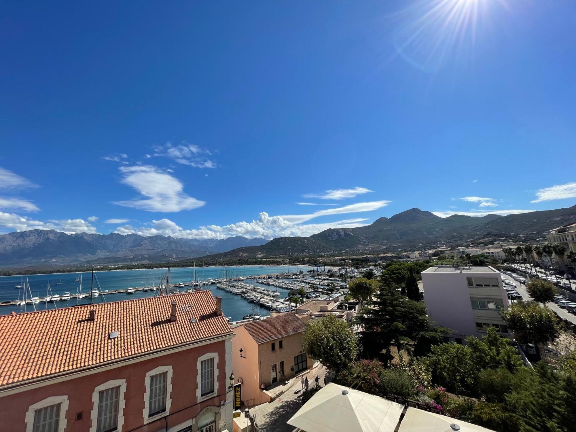 Calvi T2 Climatise, Wifi, Centre-Ville, A Proximite Plage, Commerces, Taxi & Gare, Vue Plage & Montagne المظهر الخارجي الصورة